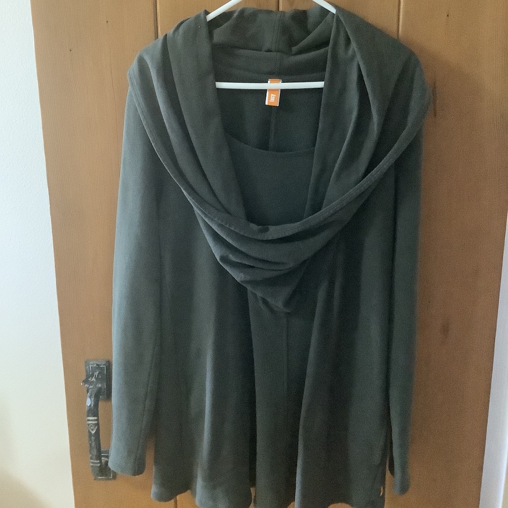 Lucy yoga sweatshirt